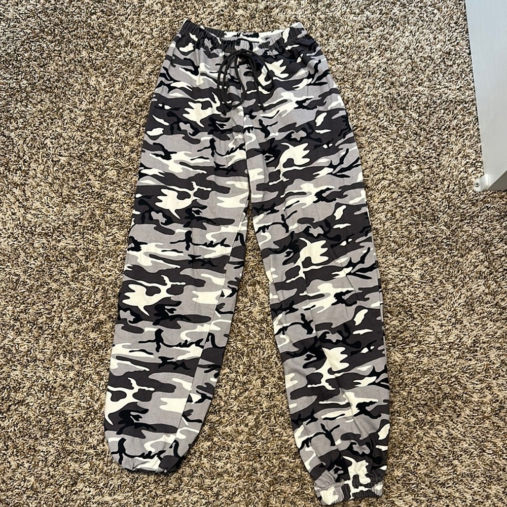 Pretty Little Thing Camo Pants (0)